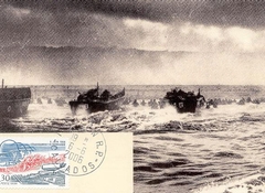 58 - Les oprations terrestres : Les fantassins amricains quittent les barges de dbarquement sous le feu meurtrier de l'ennemi