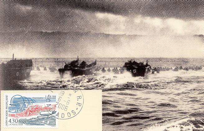 58 - Les oprations terrestres : Les fantassins amricains quittent les barges de dbarquement sous le feu meurtrier de l'ennemi