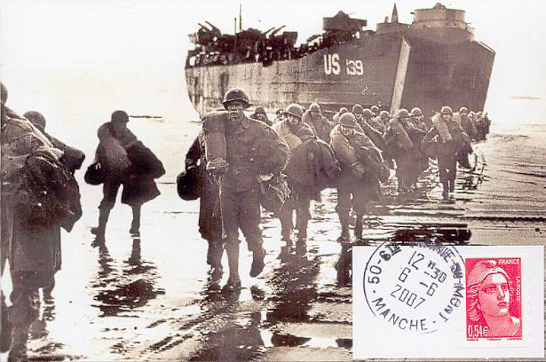 139 -  Les renforts en hommes et en matriels ne cessent d'affluer sur les plages 12