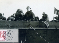 51 - Les oprations terrestres : Les soldats amricains prennent place dans les pniches de dbarquement 5