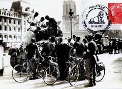 53 - Les troupes de Leclerc fraternisent avec les FFI 2