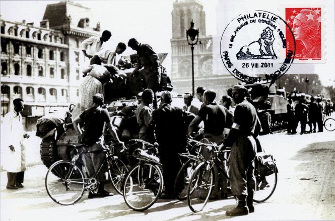 53 - Les troupes de Leclerc fraternisent avec les FFI 2