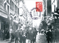 72 -  Les Parisiens pavoisent les rues de la capitale 2