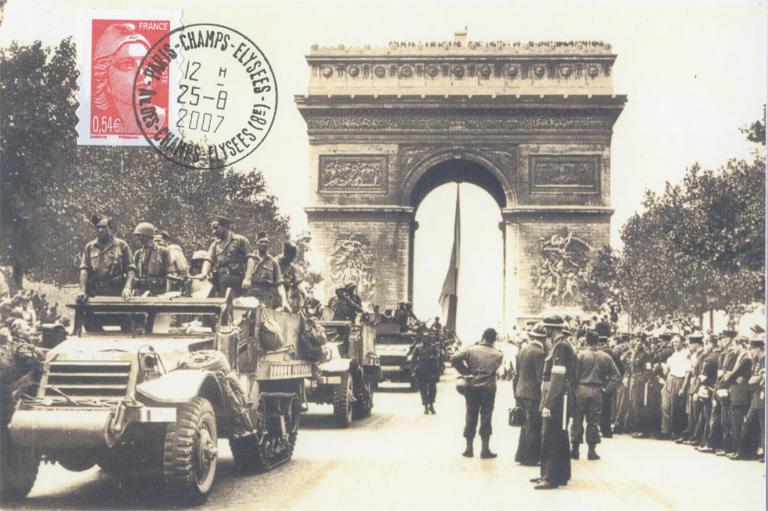 96 -  La 2me DB sur les Champs Elyses 2